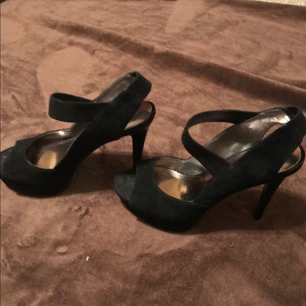 Heels - Picture 2 of 2